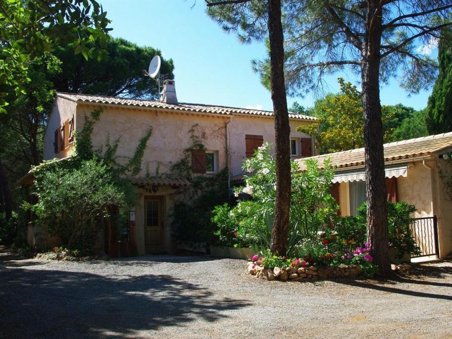 Location Villa Et Studios Roquebrune-sur Argens Szoba fotó